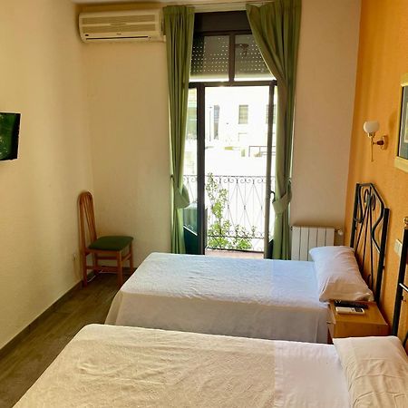 Hostal Fernandez Atocha มาดริด ภายนอก รูปภาพ