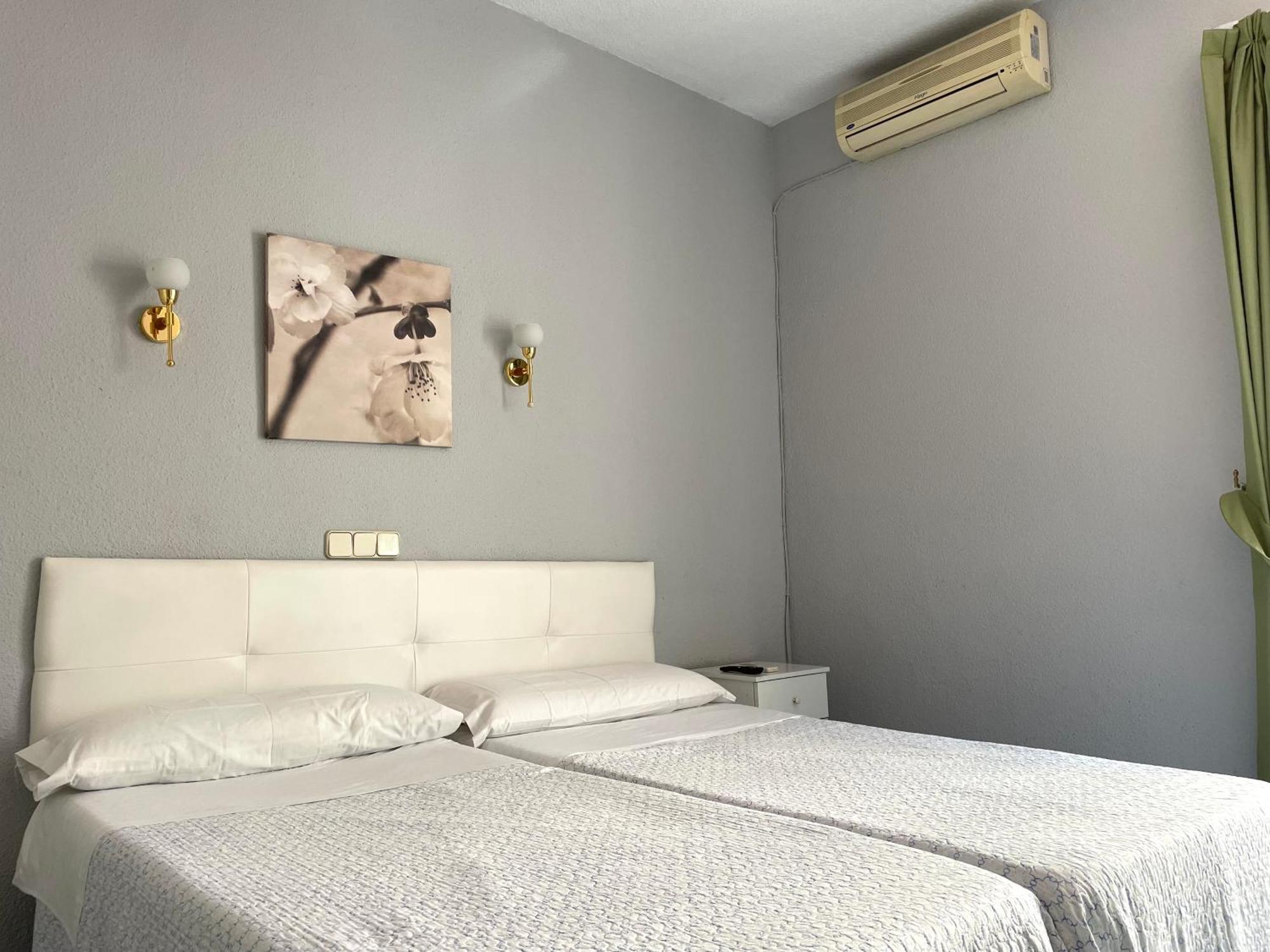 Hostal Fernandez Atocha มาดริด ภายนอก รูปภาพ