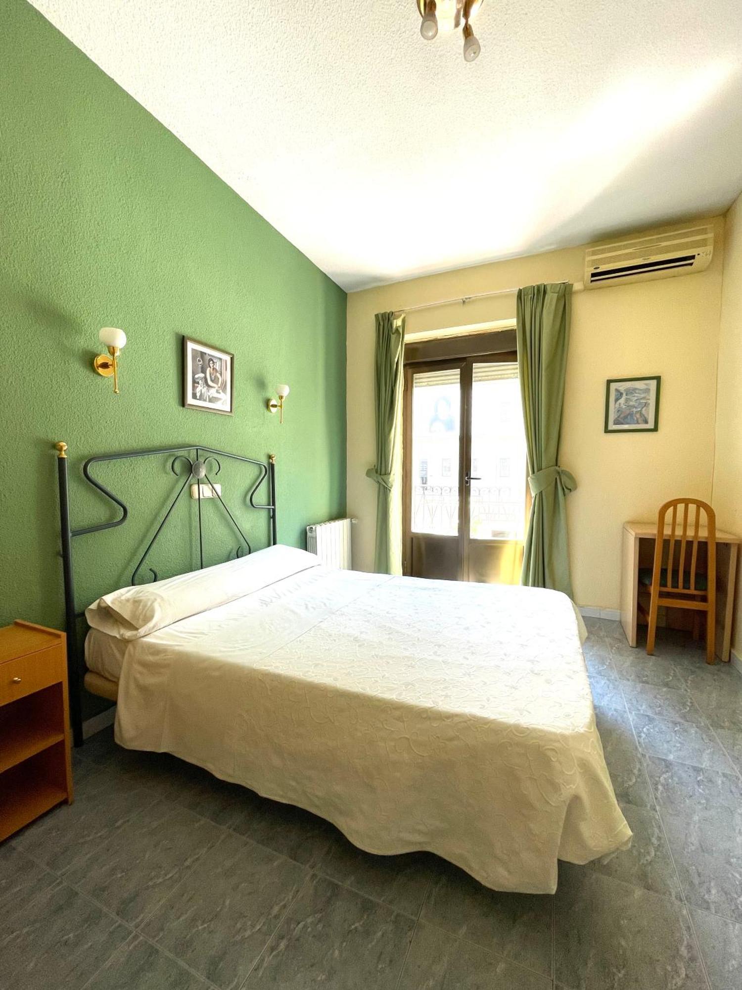 Hostal Fernandez Atocha มาดริด ภายนอก รูปภาพ
