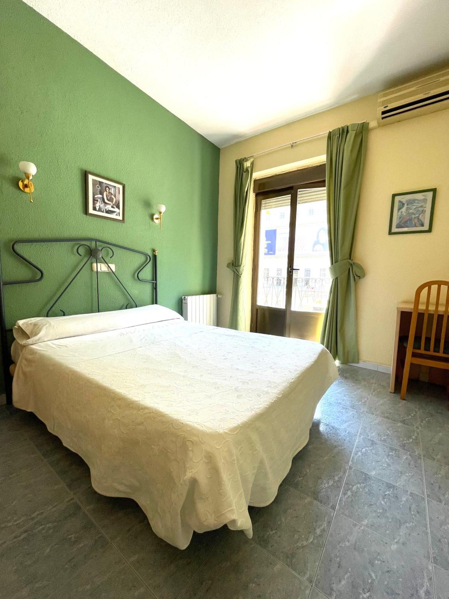 Hostal Fernandez Atocha มาดริด ภายนอก รูปภาพ