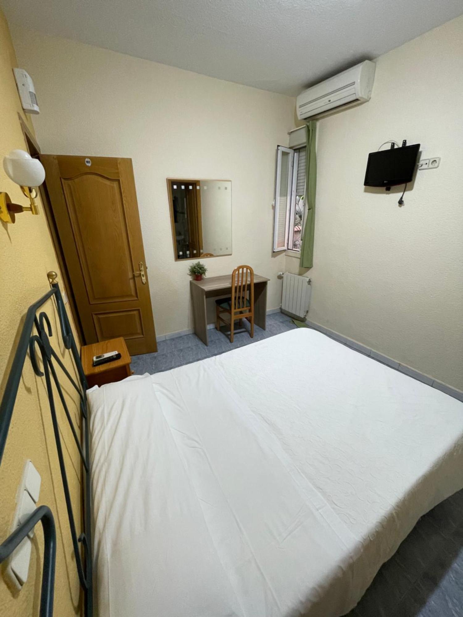 Hostal Fernandez Atocha มาดริด ภายนอก รูปภาพ