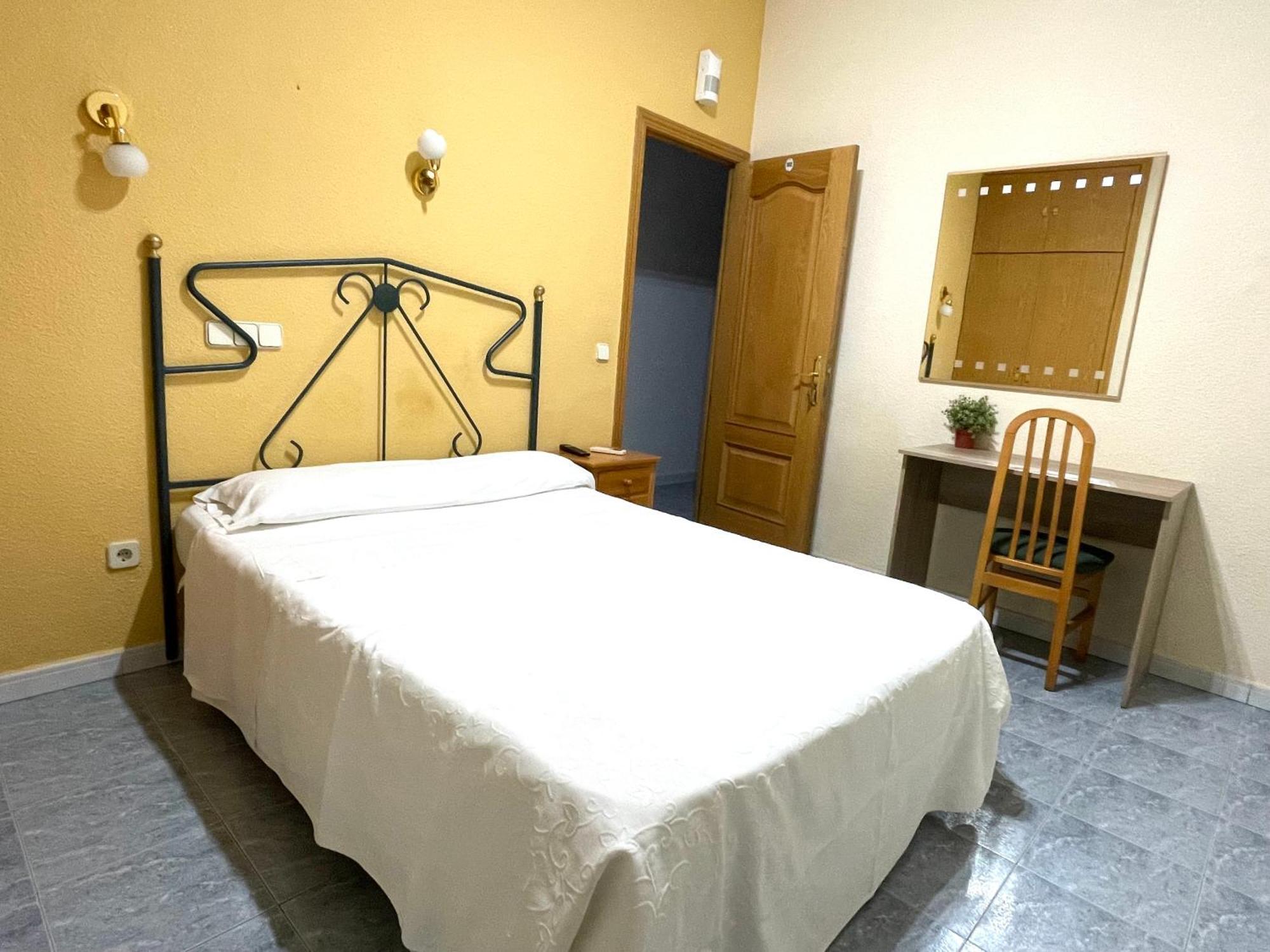 Hostal Fernandez Atocha มาดริด ภายนอก รูปภาพ